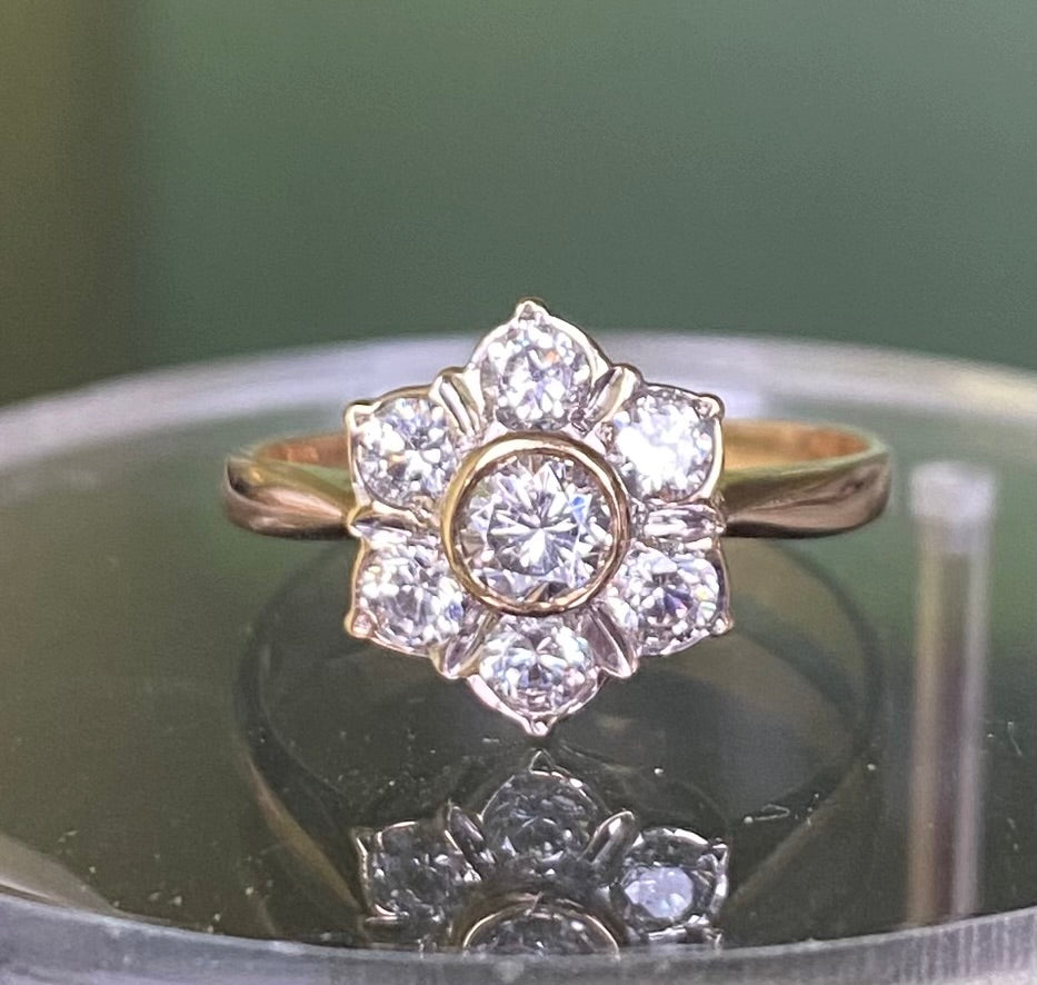 Gold and crystal vintage daisy ring