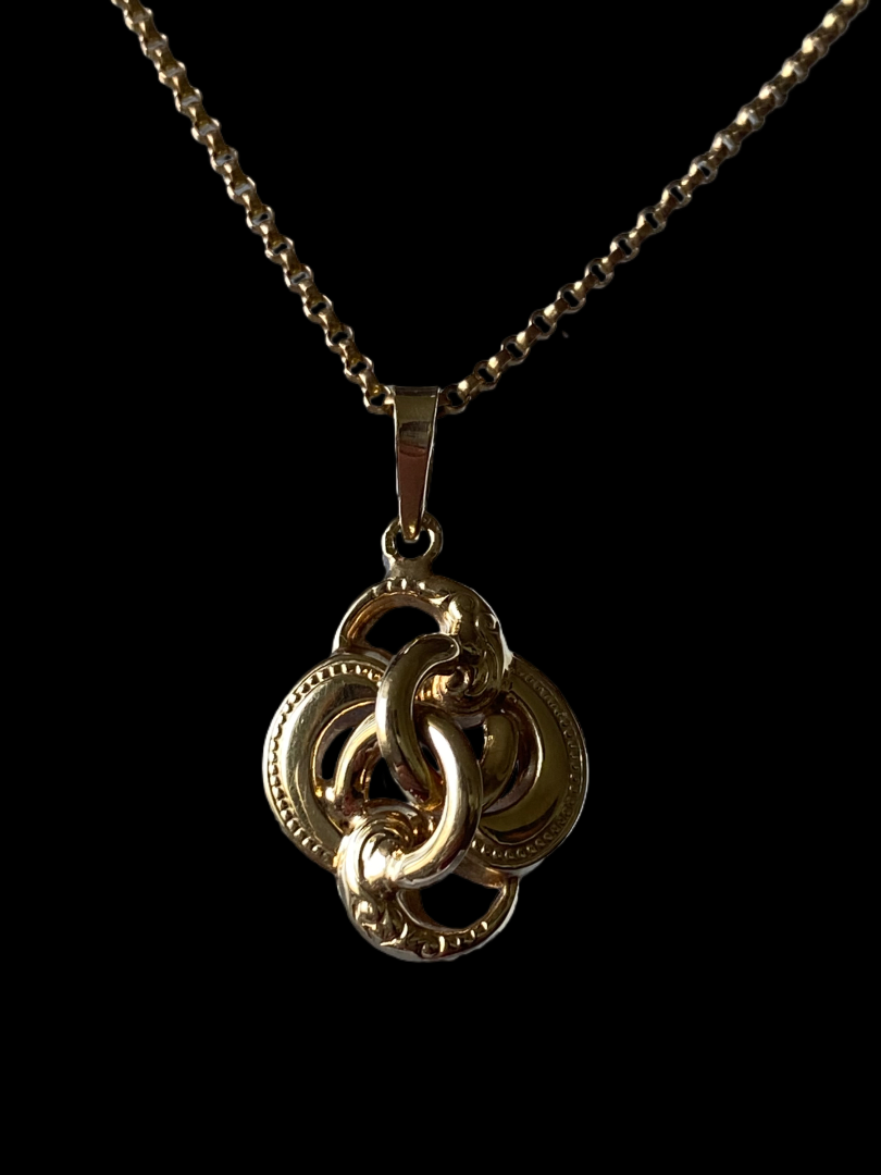 Gold pendant ‘Intertwined’