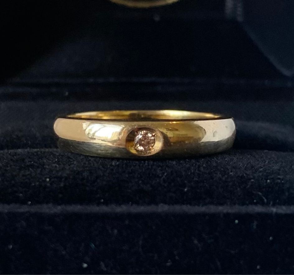 Gold smooth band with single diamond ring