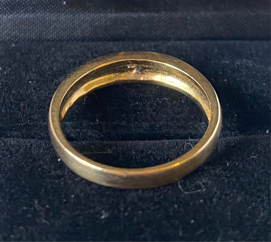 Gold smooth band with single diamond ring